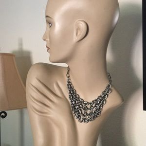 Siver metal necklace.